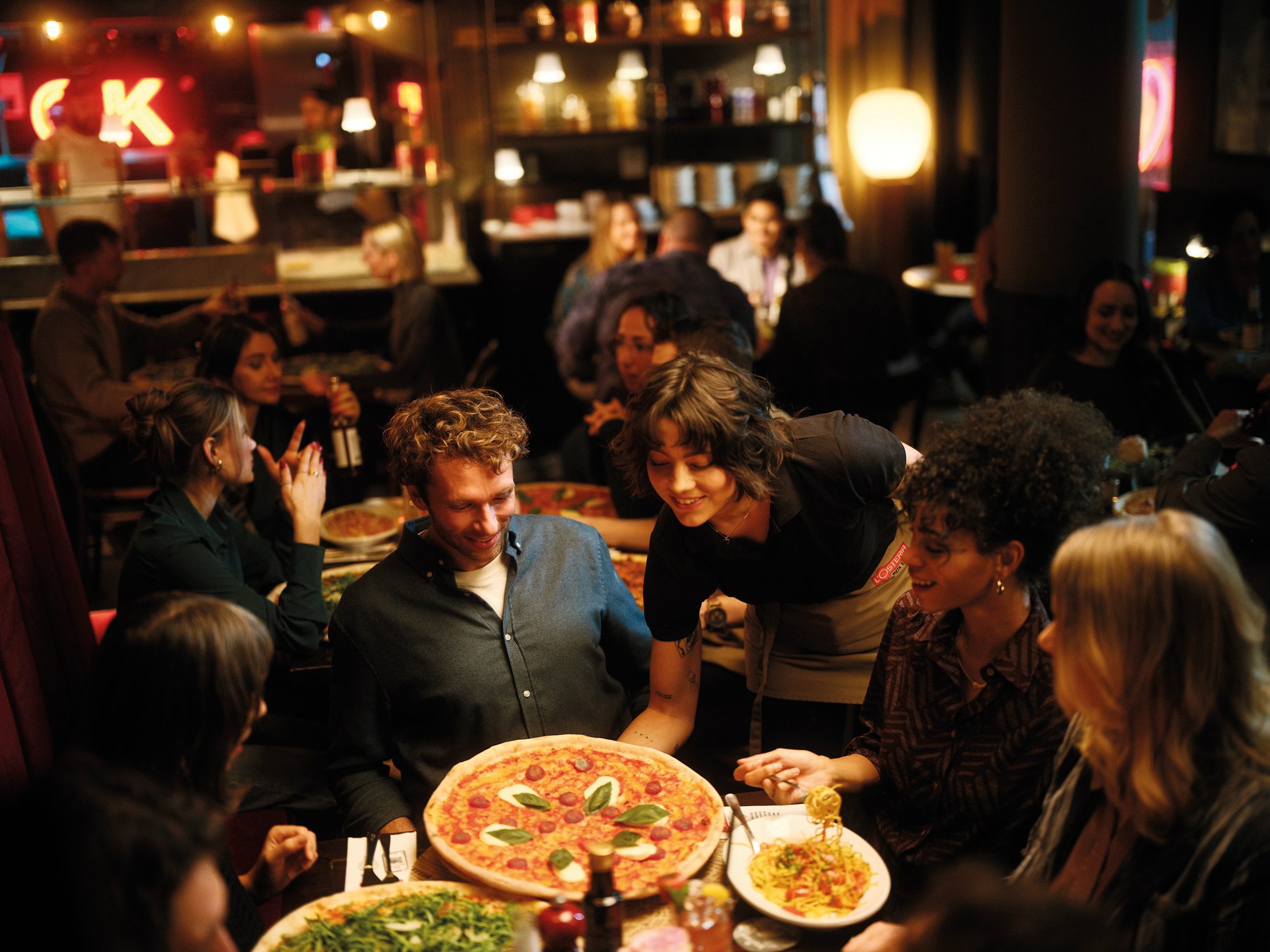 Die L'Osteria konnte mit der KI-Tischzuweisung von aleno die Auslastung um 15% steigern.